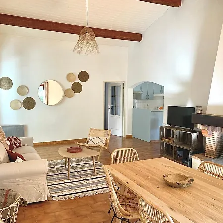 Privée Dans Un Cadre Verdoyant , Piscine Et Grand Jardin *