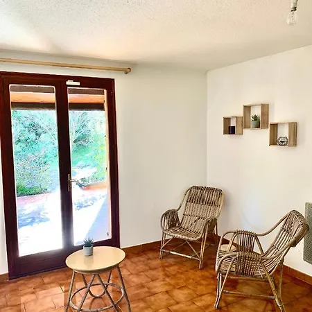 Villa Privée Dans Un Cadre Verdoyant , Piscine Et Grand Jardin *