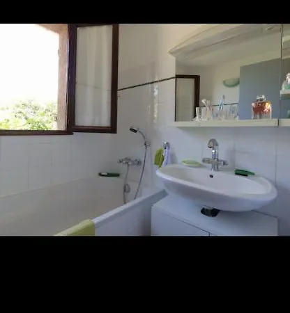 Privee Dans Un Cadre Verdoyant , Piscine Et Grand Jardin Villa