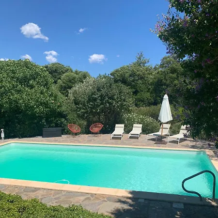 Privee Dans Un Cadre Verdoyant , Piscine Et Grand Jardin *