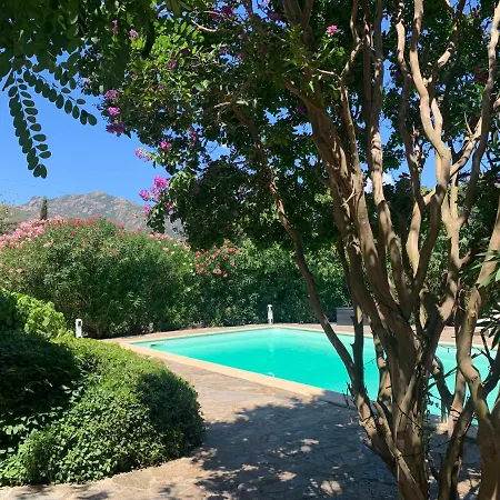 Privee Dans Un Cadre Verdoyant , Piscine Et Grand Jardin *