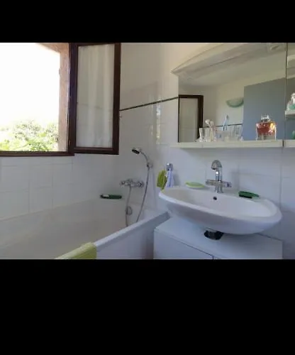 Privée Dans Un Cadre Verdoyant , Piscine Et Grand Jardin Villa