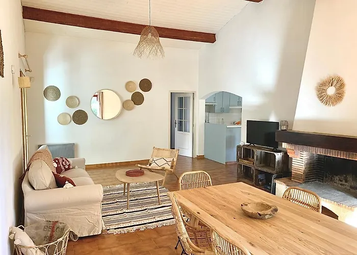 Privée Dans Un Cadre Verdoyant , Piscine Et Grand Jardin *
