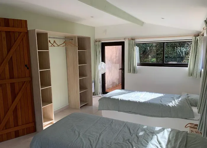 Villa Privée Dans Un Cadre Verdoyant , Piscine Et Grand Jardin *
