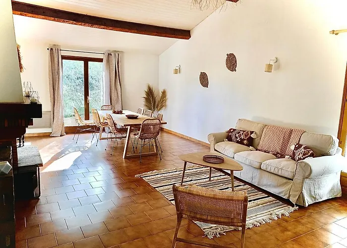 Privée Dans Un Cadre Verdoyant , Piscine Et Grand Jardin Villa