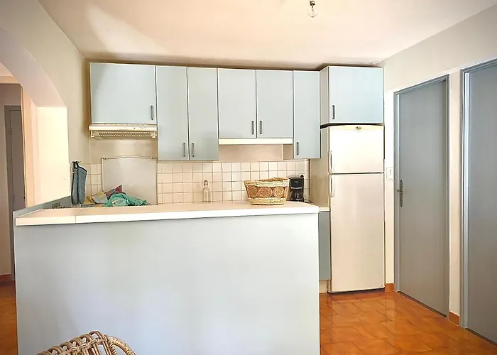 Villa Privée Dans Un Cadre Verdoyant , Piscine Et Grand Jardin