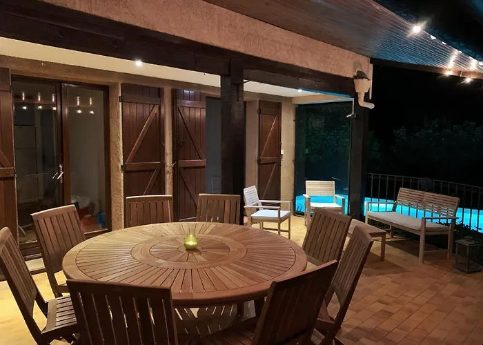 Privée Dans Un Cadre Verdoyant , Piscine Et Grand Jardin Villa *