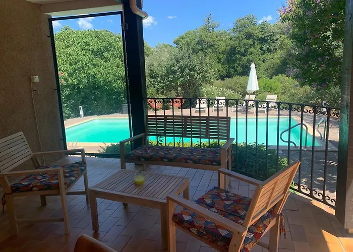 Villa Privée Dans Un Cadre Verdoyant , Piscine Et Grand Jardin *